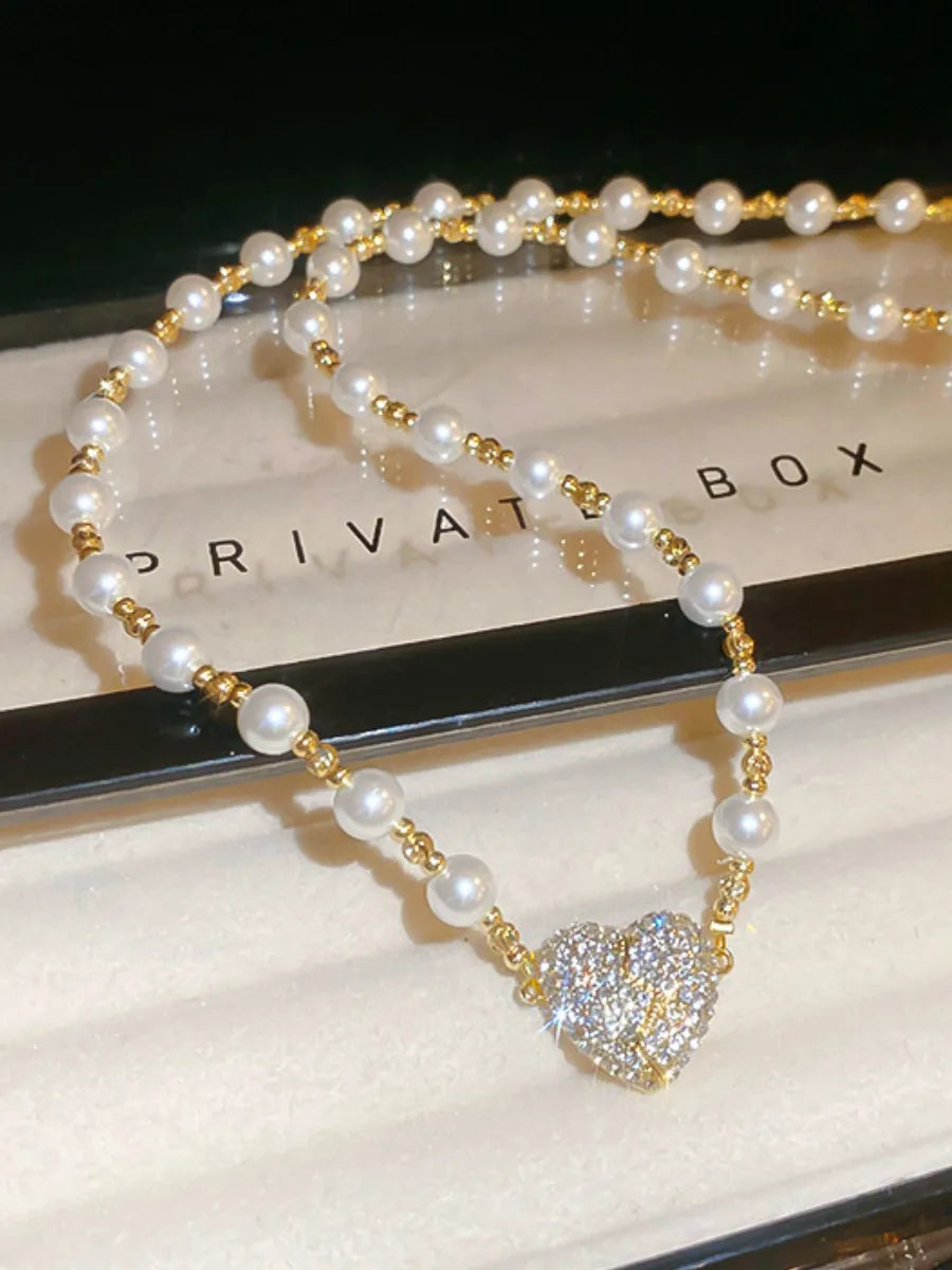 Collar de Perlas con Corazón Magnético