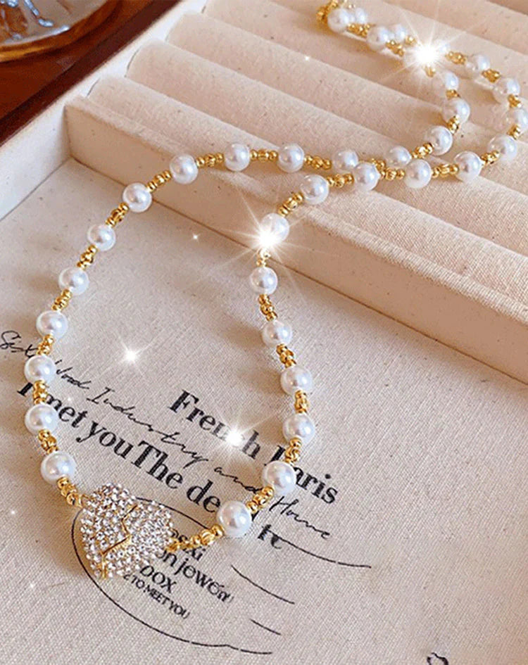 Collar de Perlas con Corazón Magnético